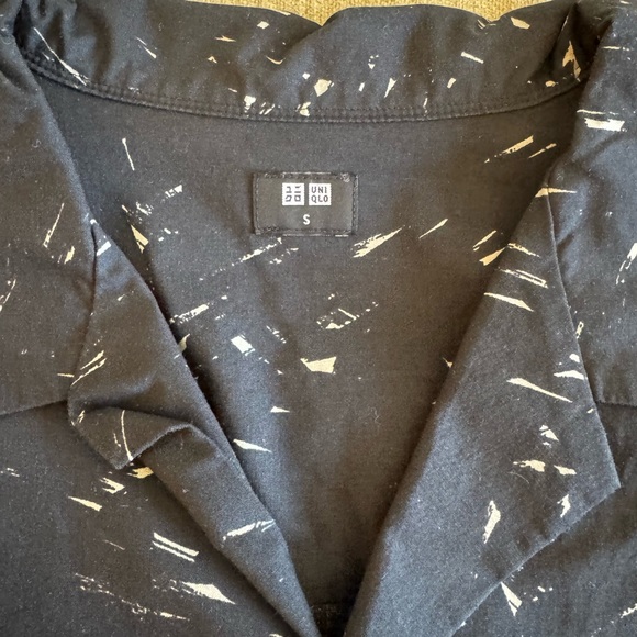 Uniqlo button down - Picture 2 of 5